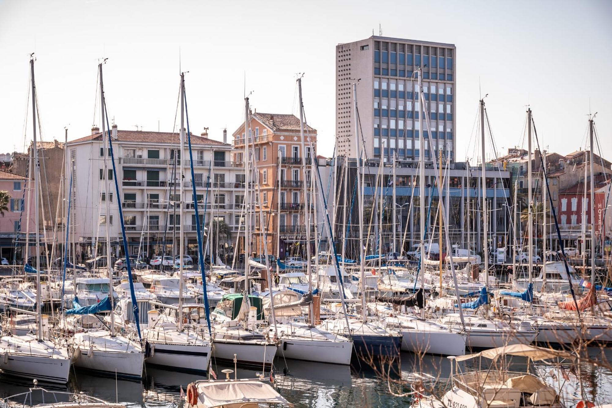 Hotel Mercure Toulon La Seyne-Sur-Mer Bagian luar foto
