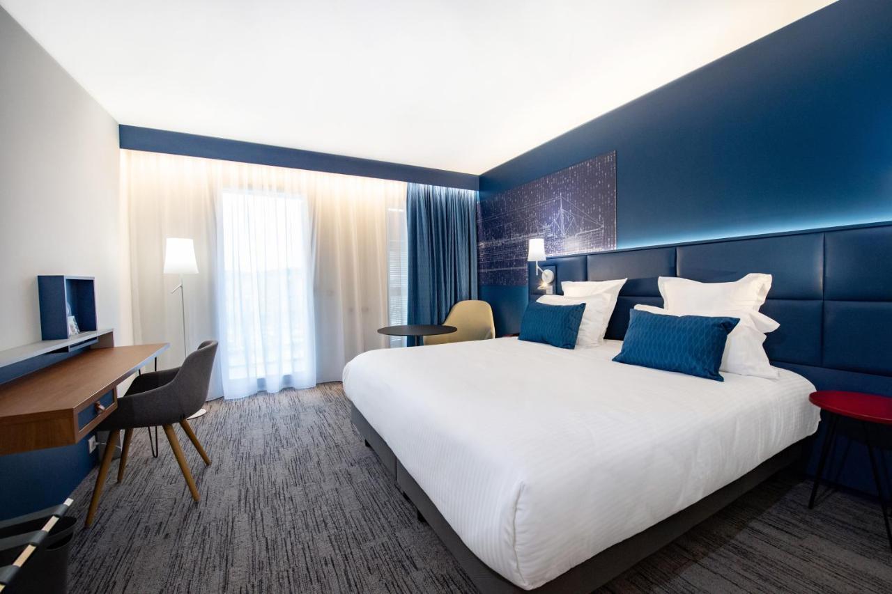 Hotel Mercure Toulon La Seyne-Sur-Mer Bagian luar foto